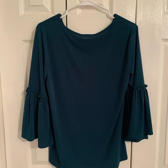 Tops - Bellbottom sleeve top